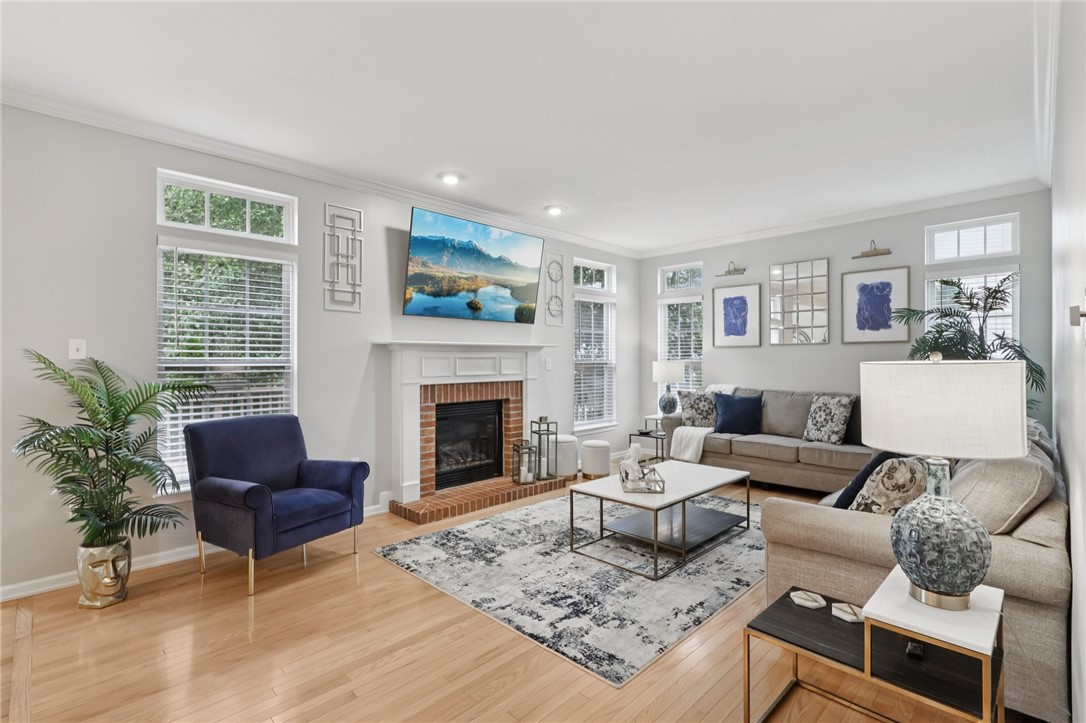 1904 Colonial Dr