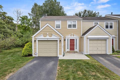 Photo for 31 Greenwich Ct