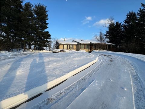 Photo of 108 Highland Dr, Canonsburg, PA 15317 (MLS # 1738562)