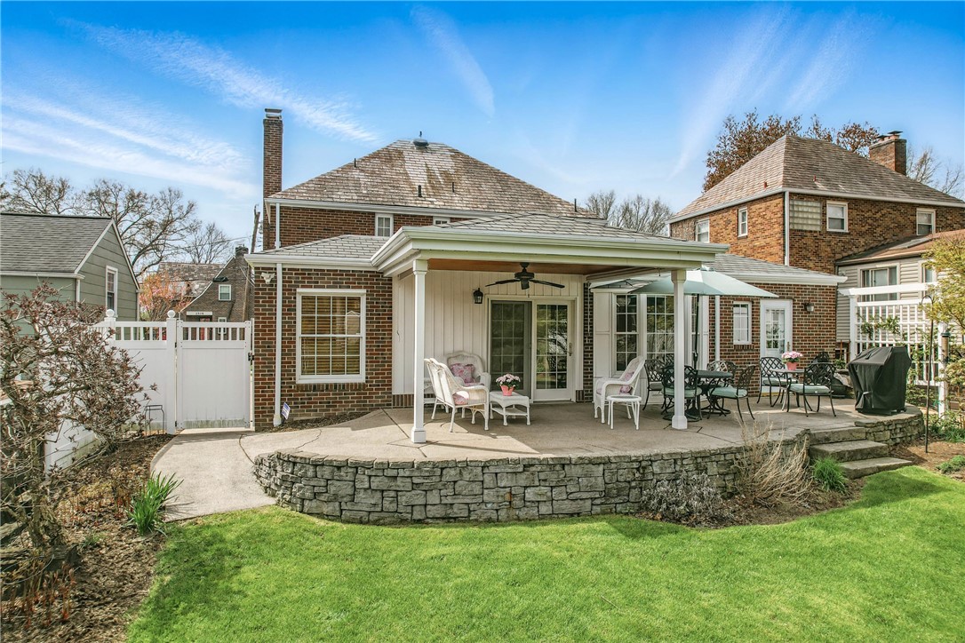 Churchill Boro, Pennsylvania 15235, United States, 4 Bedrooms Bedrooms, ,3 BathroomsBathrooms,Residential,Contingent,115045