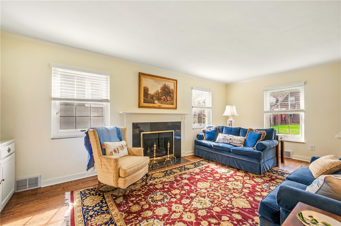 Churchill Boro, Pennsylvania 15235, United States, 4 Bedrooms Bedrooms, ,3 BathroomsBathrooms,Residential,Contingent,115045