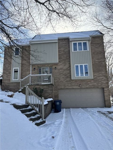 Photo of 132 Skyview Dr, Jeannette, PA 15644 (MLS # 1733688)