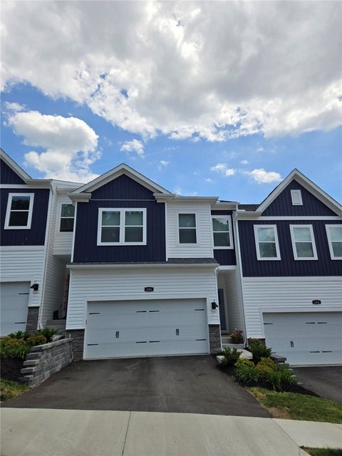 Townhouse For Sale - 206 Paddock Lane<br/> Jackson Twp, PA 16037