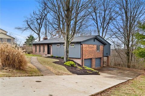 Photo of 31 Collinwood Dr, Pittsburgh, PA 15215 (MLS # 1751702)