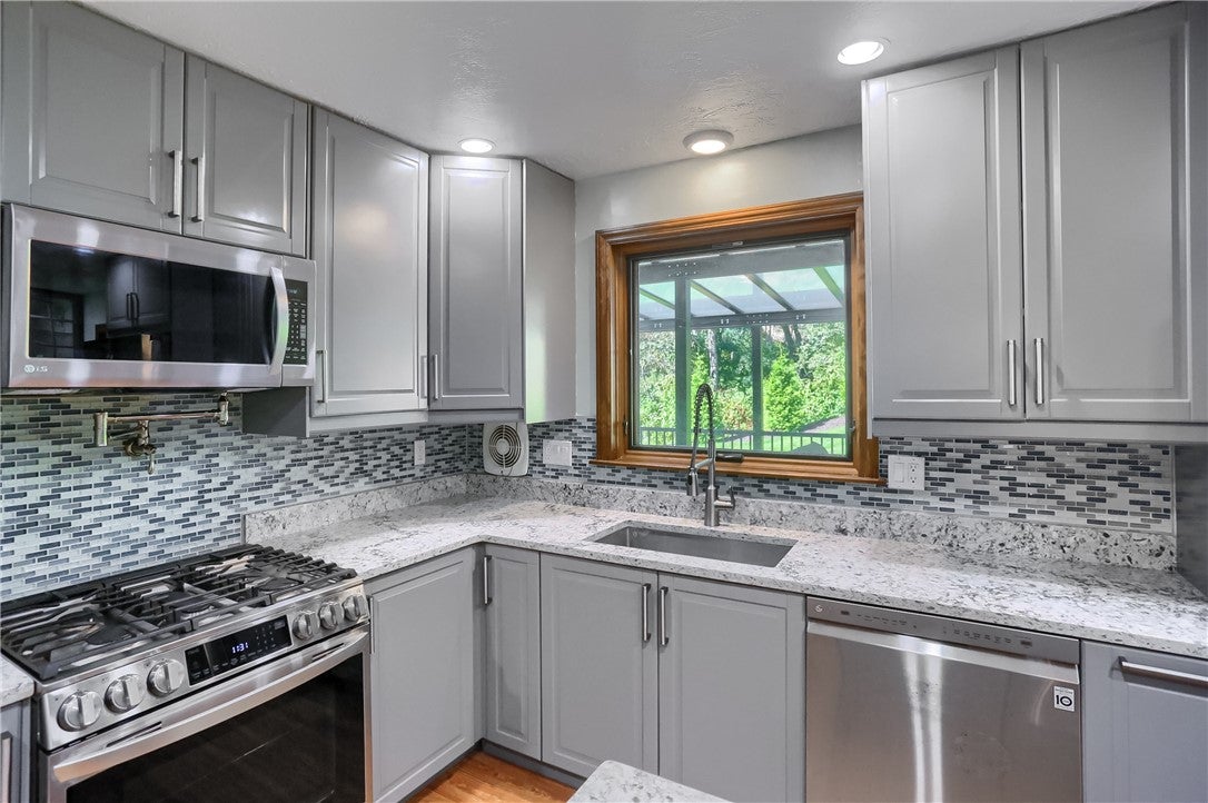2525 Country Side Lane