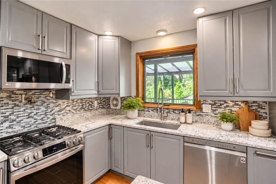 2525 Country Side Lane