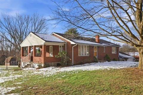 Photo of 2464 Henry Ln, Sewickley, PA 15143 (MLS # 1733825)