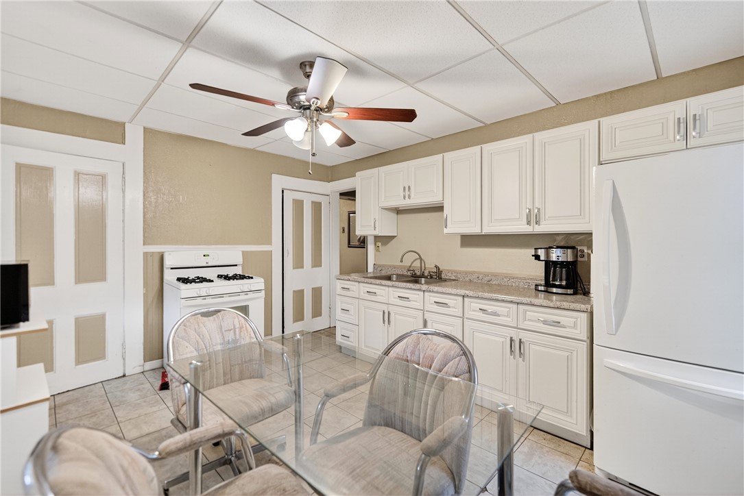 Ingram, Pennsylvania 15205, United States, 4 Bedrooms Bedrooms, ,2 BathroomsBathrooms,Residential,Pending,189164