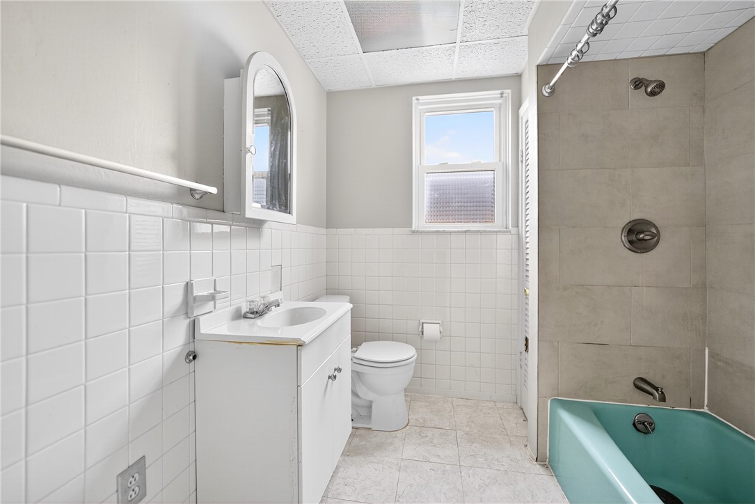 Ingram, Pennsylvania 15205, United States, 4 Bedrooms Bedrooms, ,2 BathroomsBathrooms,Residential,Pending,189164