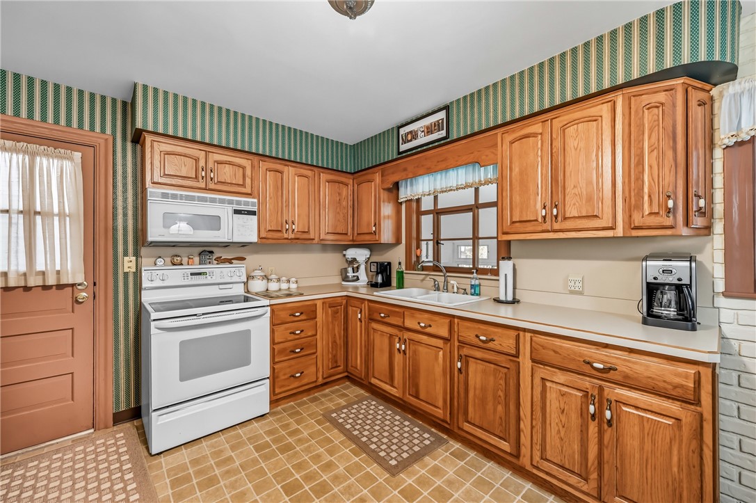 Sharpsville, Pennsylvania 16150, United States, 4 Bedrooms Bedrooms, ,3 BathroomsBathrooms,Residential,Active,223603