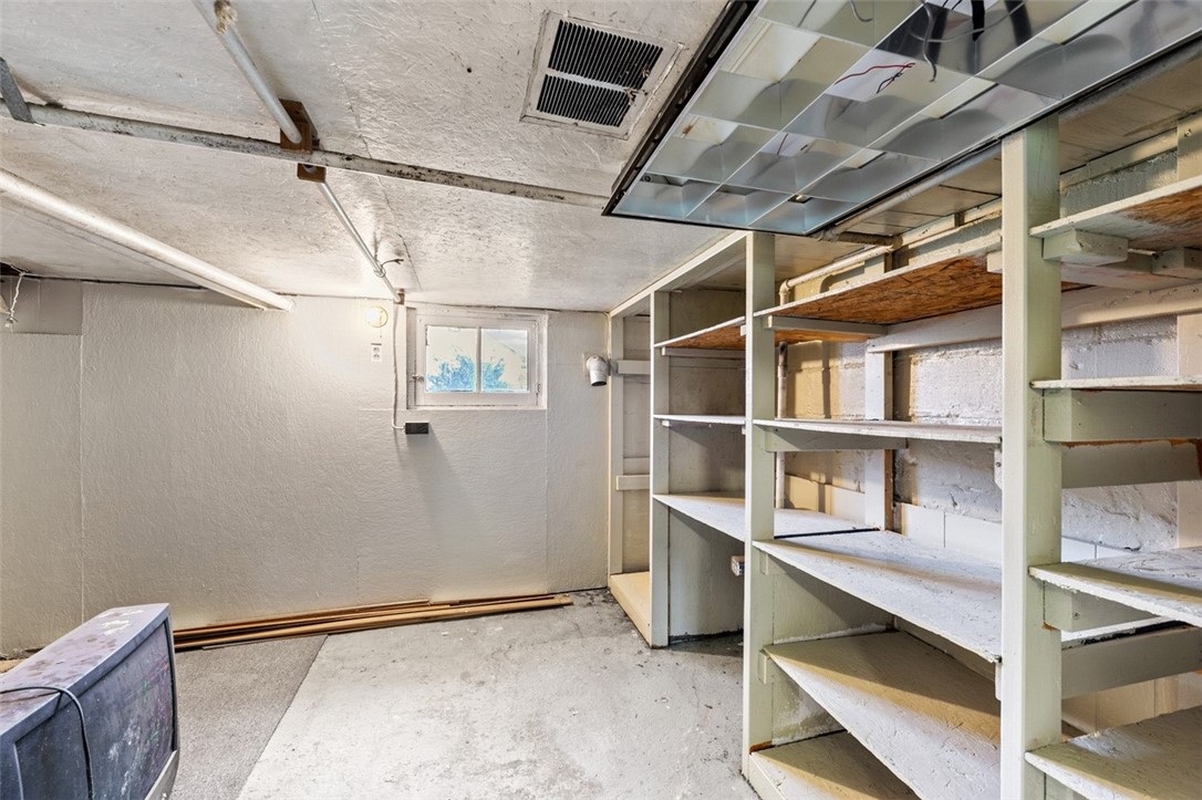 Connellsville, Pennsylvania 15425, United States, 2 Bedrooms Bedrooms, ,2 BathroomsBathrooms,Residential,Contingent,245549