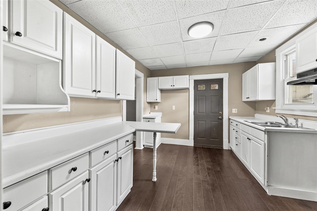 Connellsville, Pennsylvania 15425, United States, 2 Bedrooms Bedrooms, ,2 BathroomsBathrooms,Residential,Contingent,245549