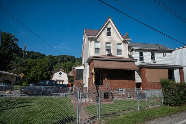 5 JONES ST, PITTSBURGH, PA 15223 - Image b2c4efe76d3a8f05984d194d8a6351b8/3439872633