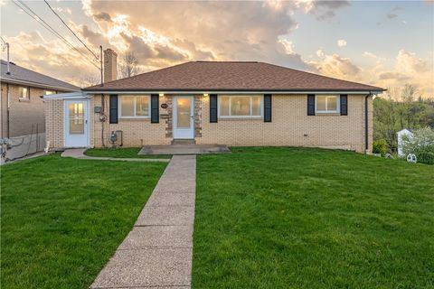 Photo of 583 Hillcrest Ave, Mc Kees Rocks, PA 15136 (MLS # 1748881)