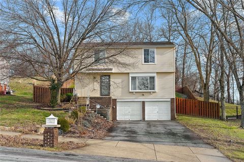 Photo of 428 Scottsdale Dr, Coraopolis, PA 15108 (MLS # 1736830)