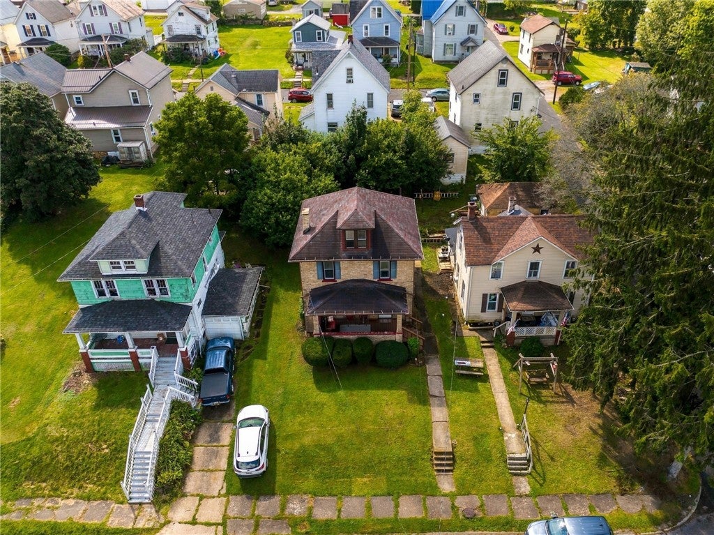 13 Hiland Avenue