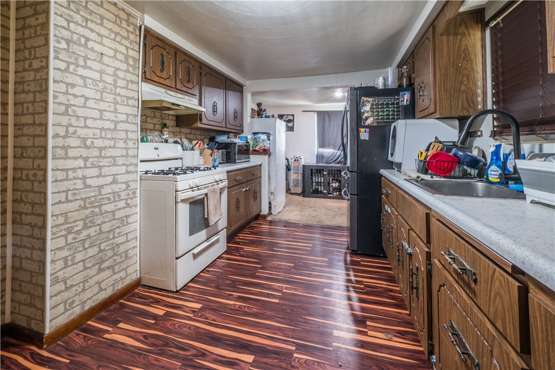 Clairton, Pennsylvania 15025, United States, 3 Bedrooms Bedrooms, ,2 BathroomsBathrooms,Residential,Pending,171064