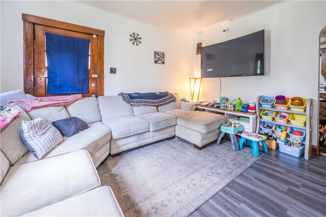 Clairton, Pennsylvania 15025, United States, 3 Bedrooms Bedrooms, ,2 BathroomsBathrooms,Residential,Pending,171064