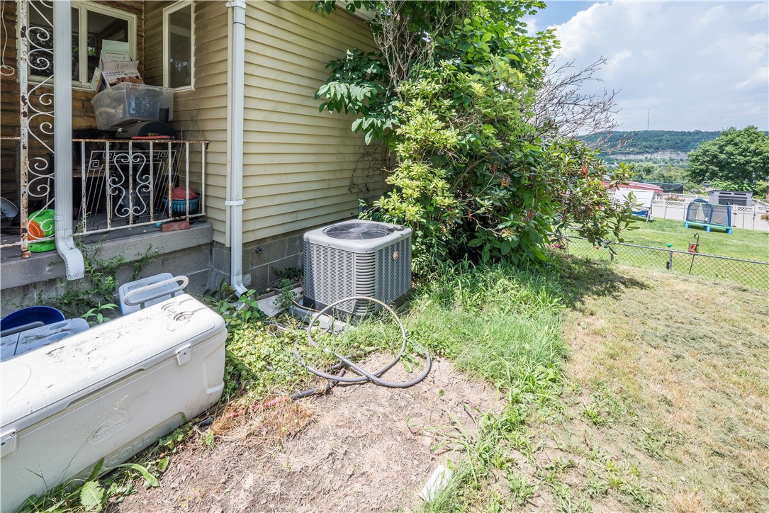 Clairton, Pennsylvania 15025, United States, 3 Bedrooms Bedrooms, ,2 BathroomsBathrooms,Residential,Pending,171064