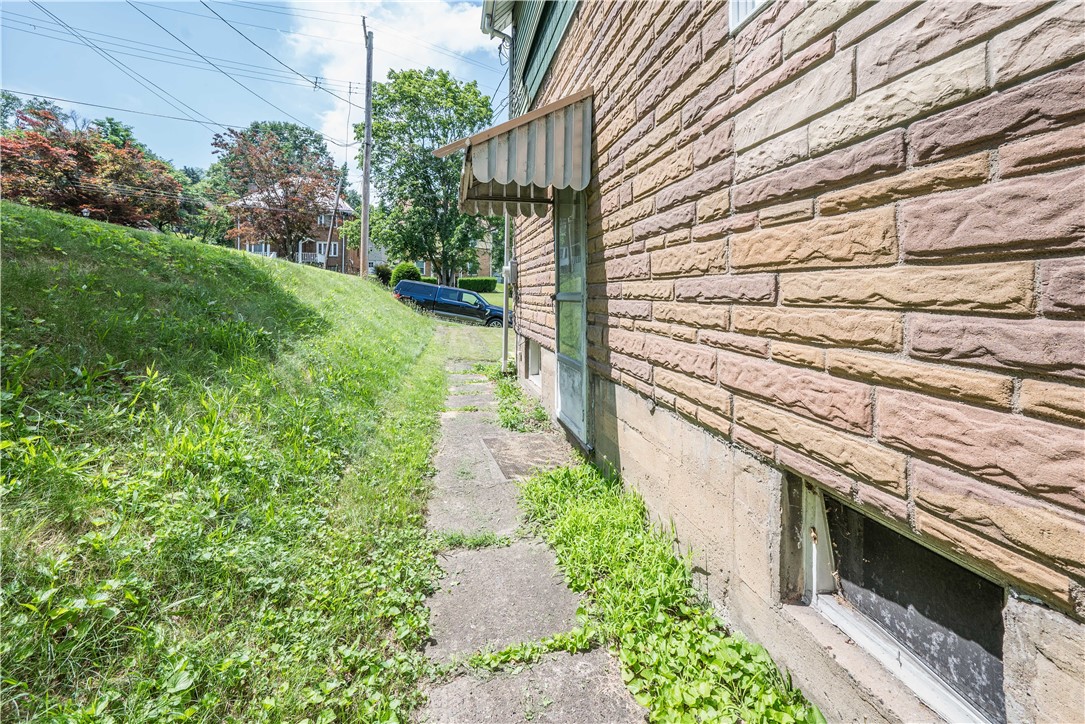 Clairton, Pennsylvania 15025, United States, 3 Bedrooms Bedrooms, ,2 BathroomsBathrooms,Residential,Pending,171064