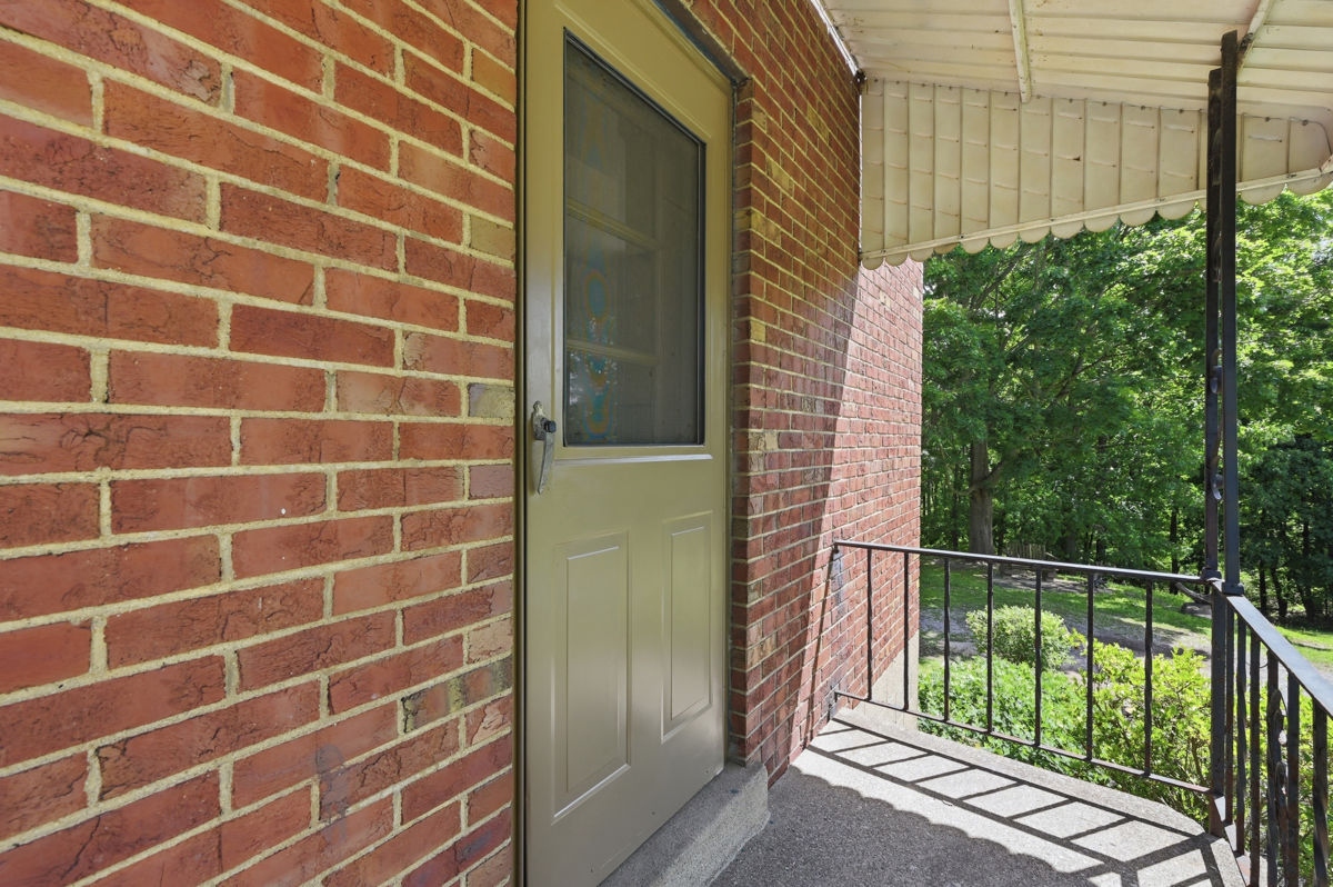 215 Twin Oaks Drive