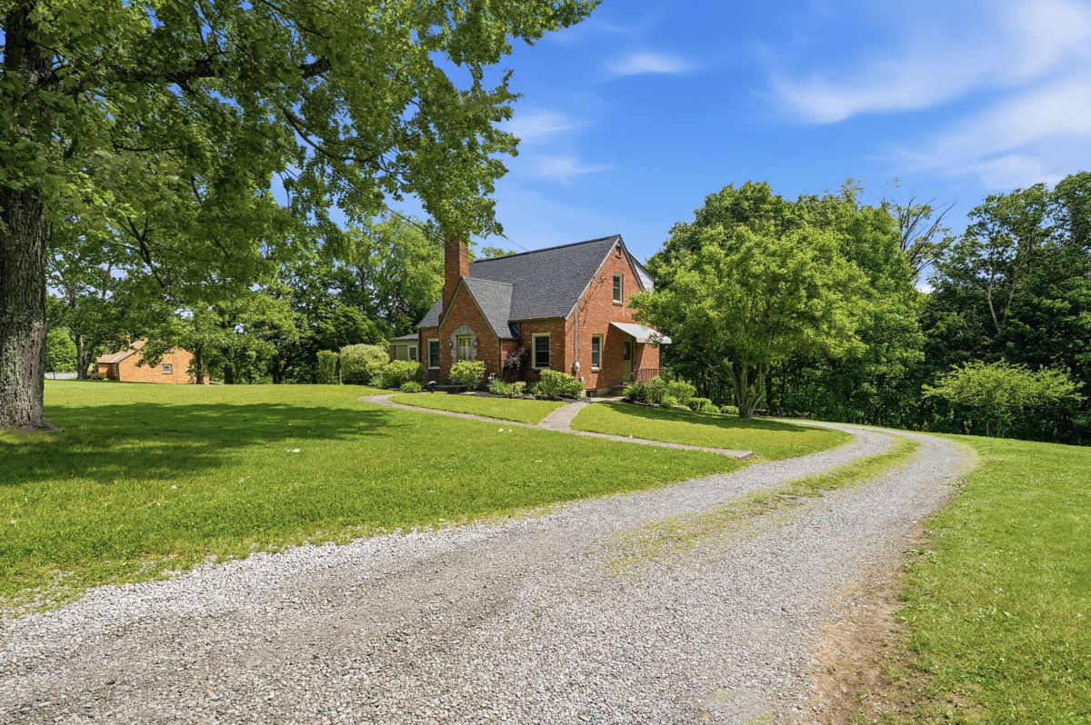 215 Twin Oaks Drive