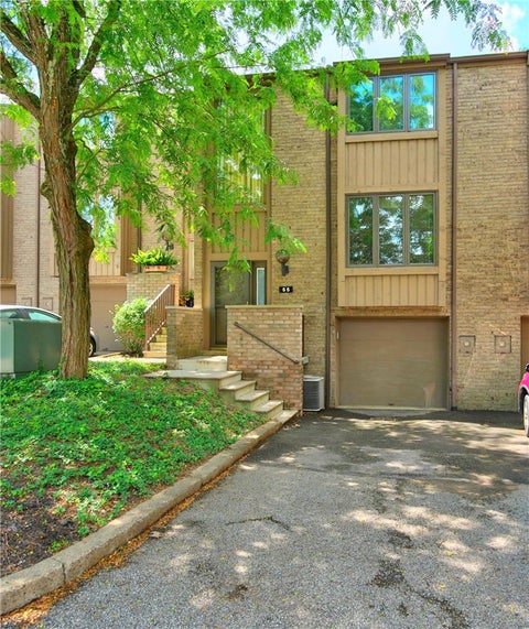 Townhouse For Sale - 55 Maple Ct Ct<br/> Ross Twp, PA 15237