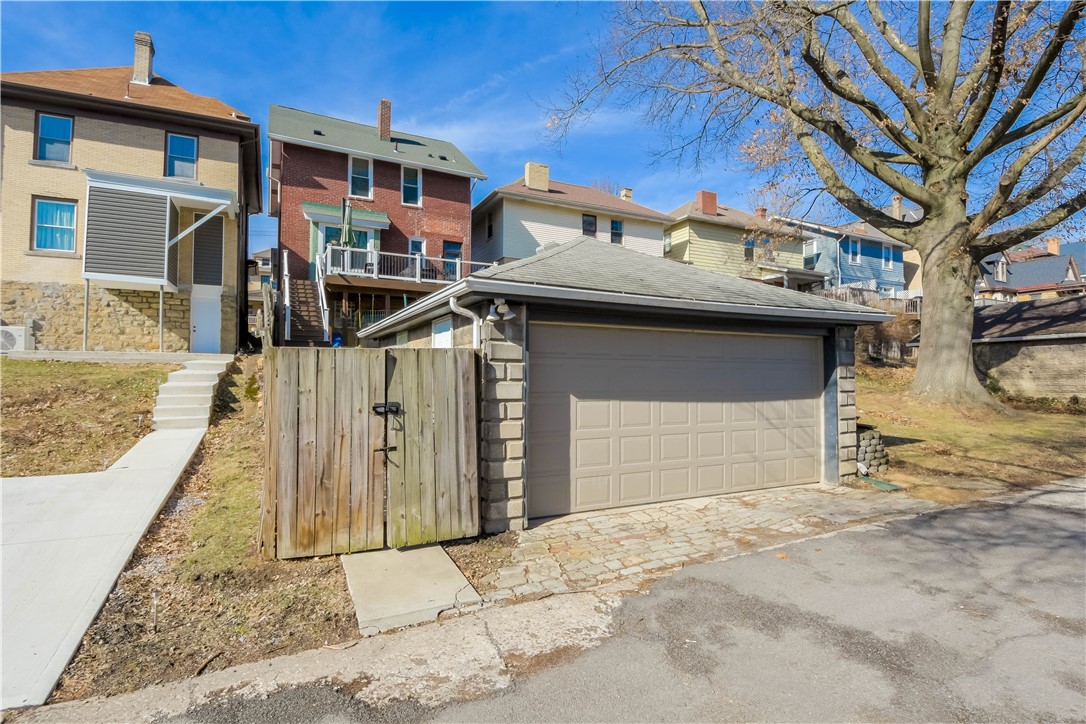 Dormont, Pennsylvania 15216, United States, 4 Bedrooms Bedrooms, ,2 BathroomsBathrooms,Residential,Pending,2241