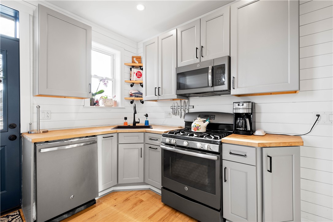 Dormont, Pennsylvania 15216, United States, 4 Bedrooms Bedrooms, ,2 BathroomsBathrooms,Residential,Pending,2241