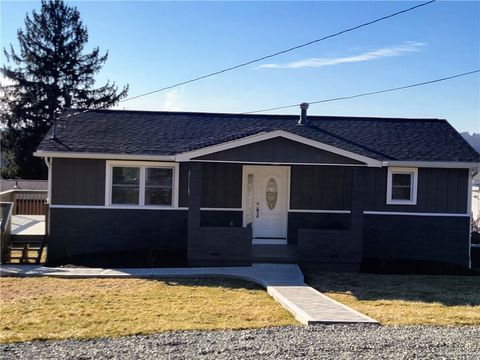 Photo of 667 Memorial Dr, New Kensington, PA 15068 (MLS # 1741548)