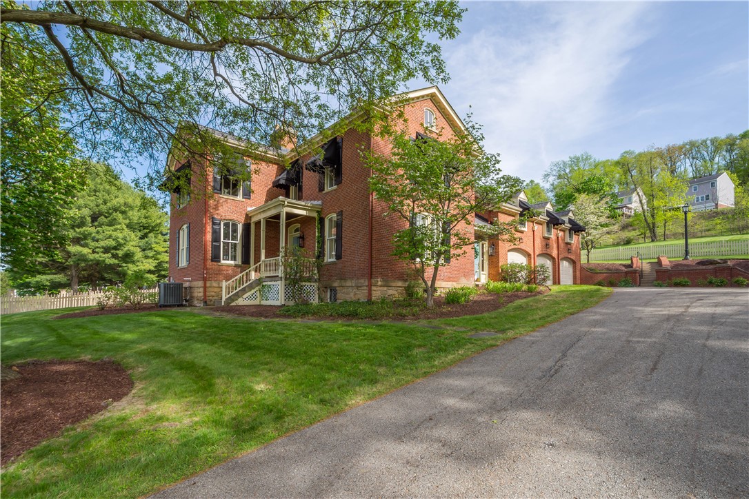 571 West McMurray
