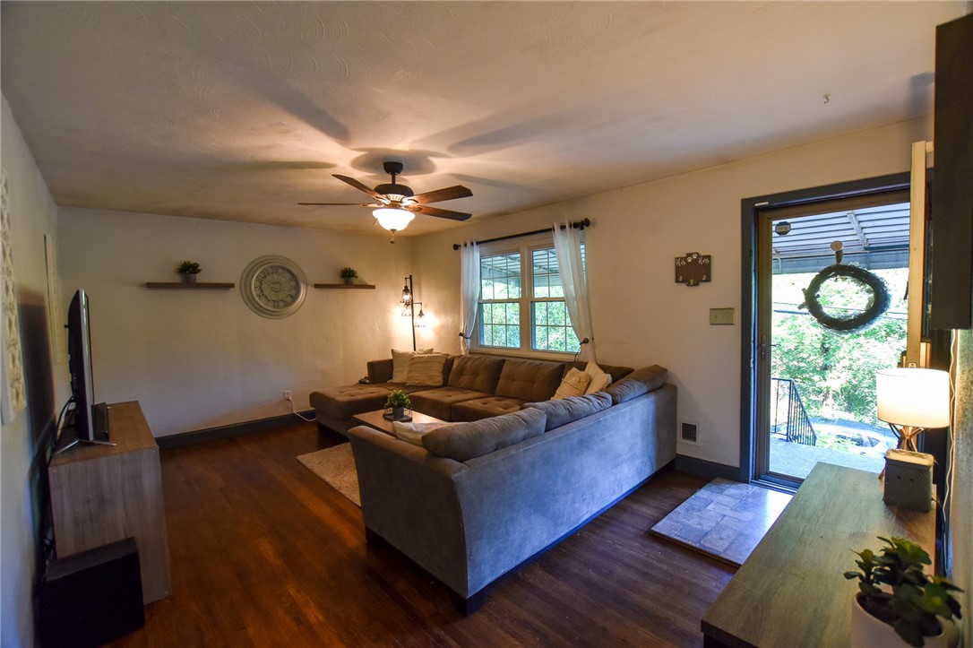 Photo 6 of 19 of 2940 Dodds Ave house