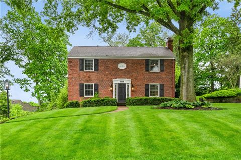 125 Warwick Dr Upper St. Clair PA 15241