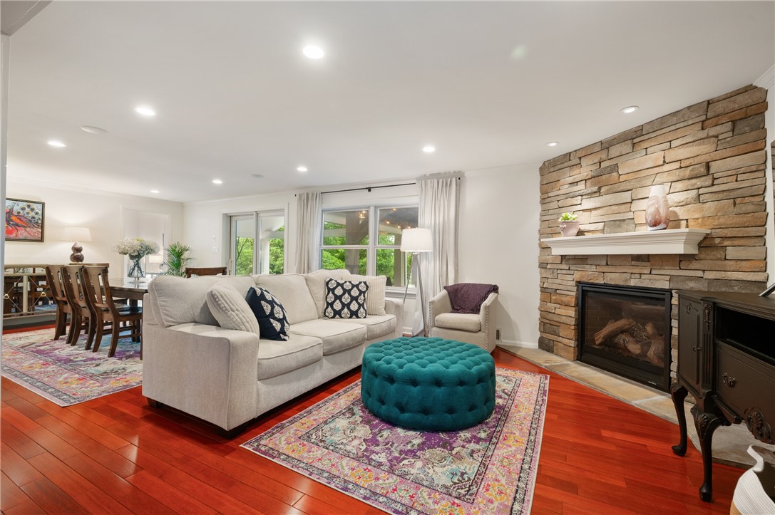 125 Warwick Dr
