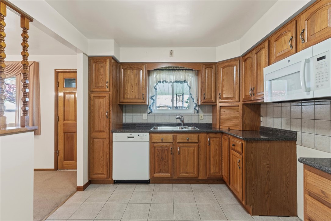 Crafton Heights, Pennsylvania 15220, United States, 3 Bedrooms Bedrooms, ,2 BathroomsBathrooms,Residential,Contingent,119385