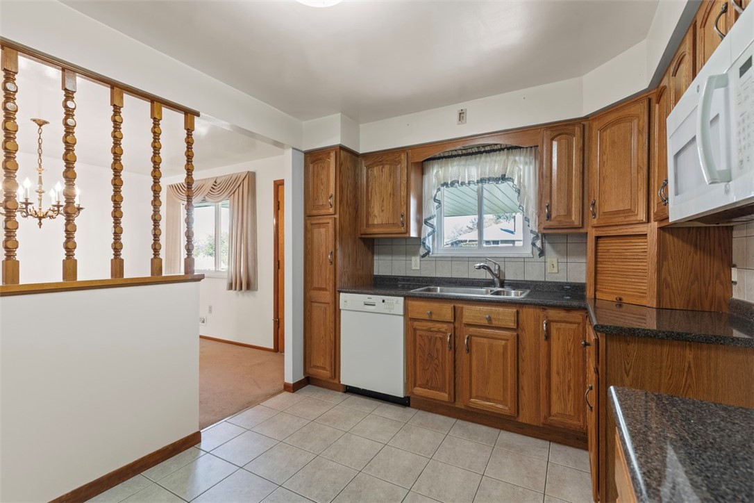 Crafton Heights, Pennsylvania 15220, United States, 3 Bedrooms Bedrooms, ,2 BathroomsBathrooms,Residential,Contingent,119385