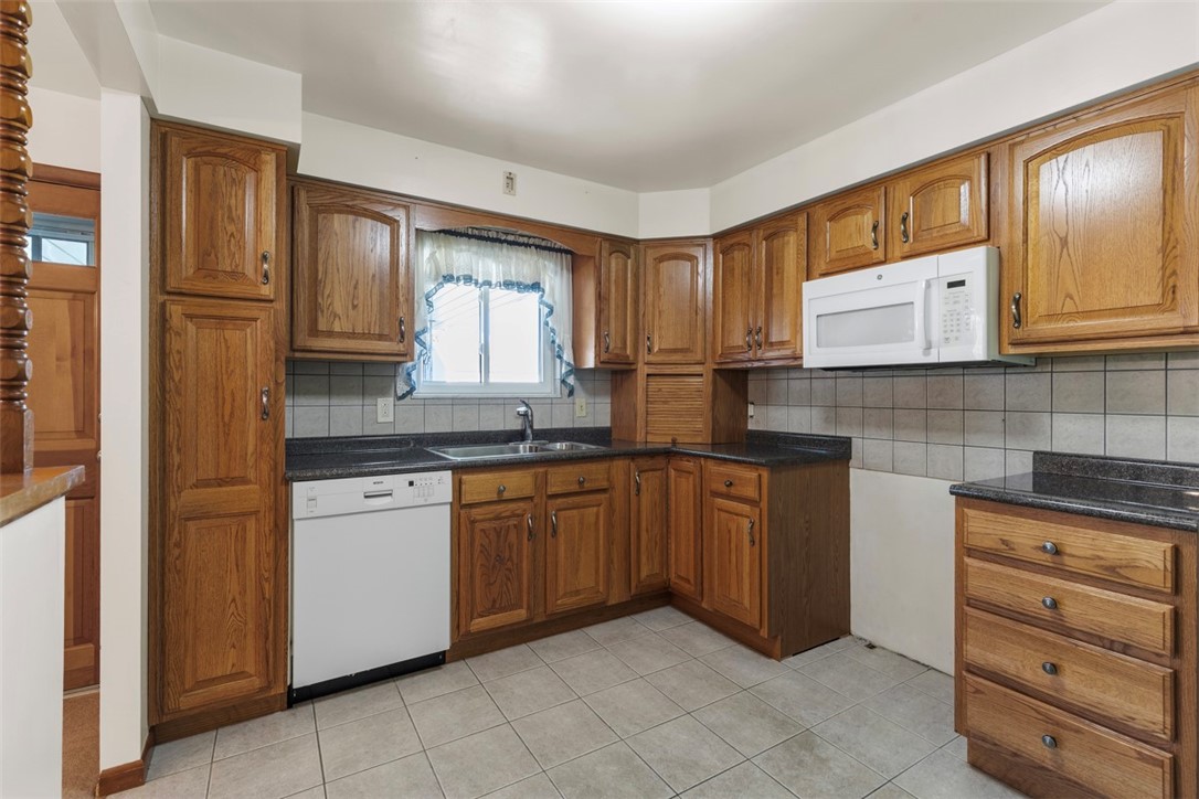 Crafton Heights, Pennsylvania 15220, United States, 3 Bedrooms Bedrooms, ,2 BathroomsBathrooms,Residential,Contingent,119385