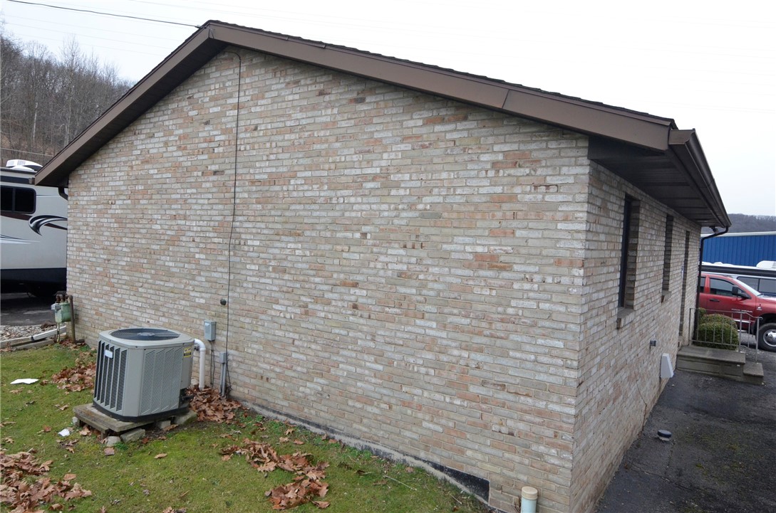 Twp Of But SW, Pennsylvania 16001, United States, 9 Bedrooms Bedrooms, ,1 BathroomBathrooms,Residential,Active,14141