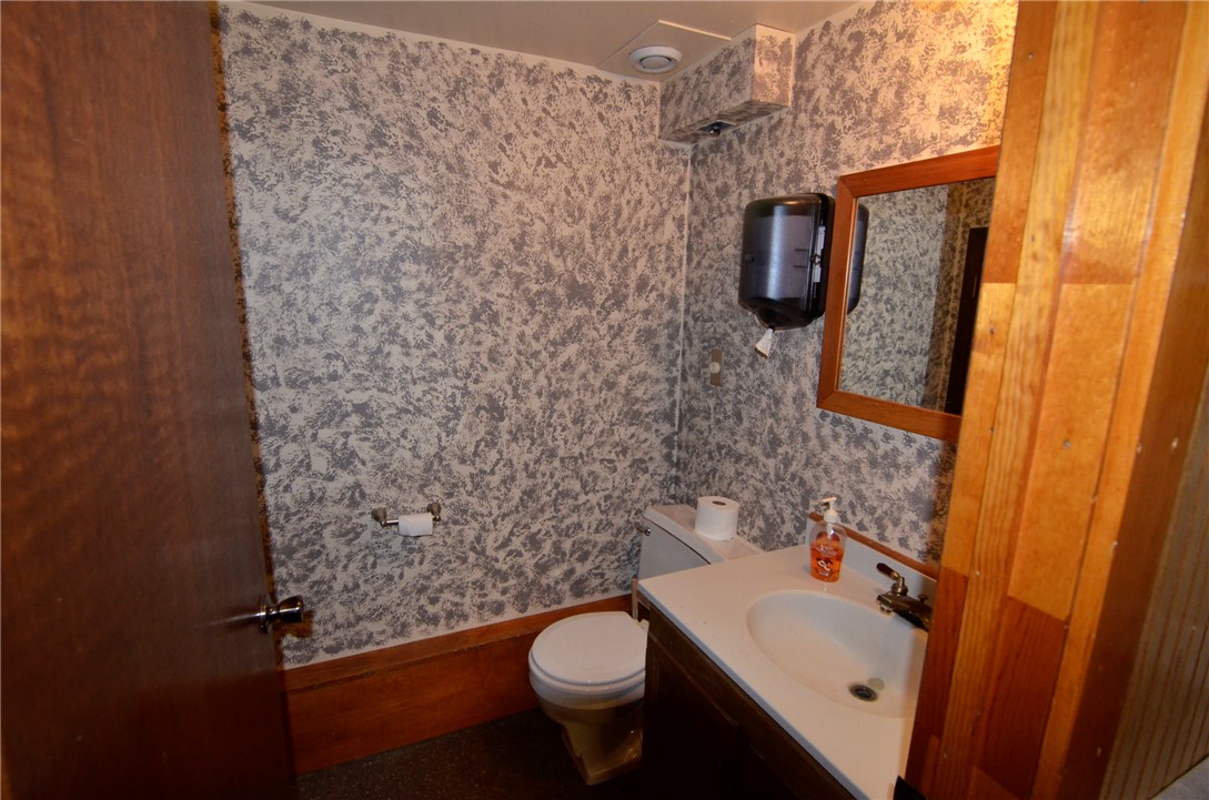 Twp Of But SW, Pennsylvania 16001, United States, 9 Bedrooms Bedrooms, ,1 BathroomBathrooms,Residential,Active,14141