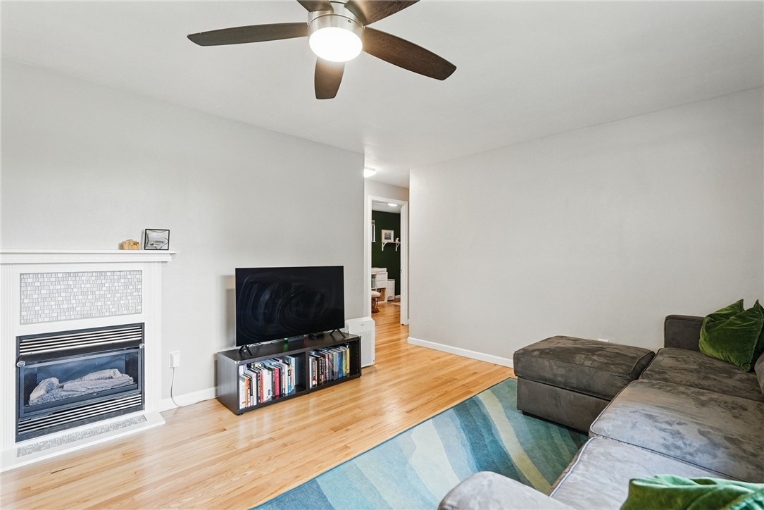 244 Burch Dr Dr, Coraopolis, Pennsylvania image 10