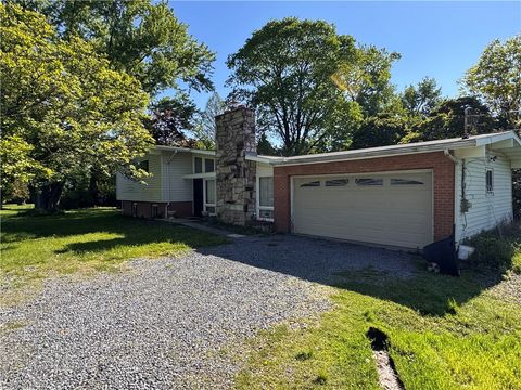 Photo of 2302 Middle Rd, Glenshaw, PA 15116 (MLS # 1752836)