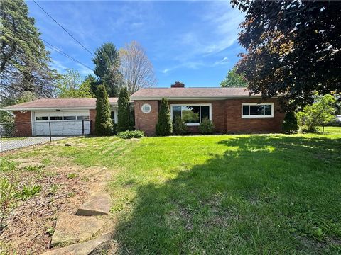 Photo of 393 Tulip Dr, New Brighton, PA 15066 (MLS # 1753231)