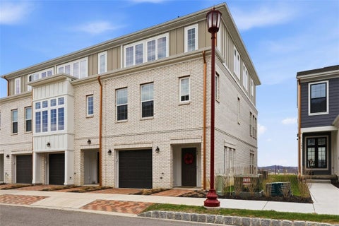 Townhouse For Sale - 104 Founders Street St<br/> Cranberry Twp, PA 16066