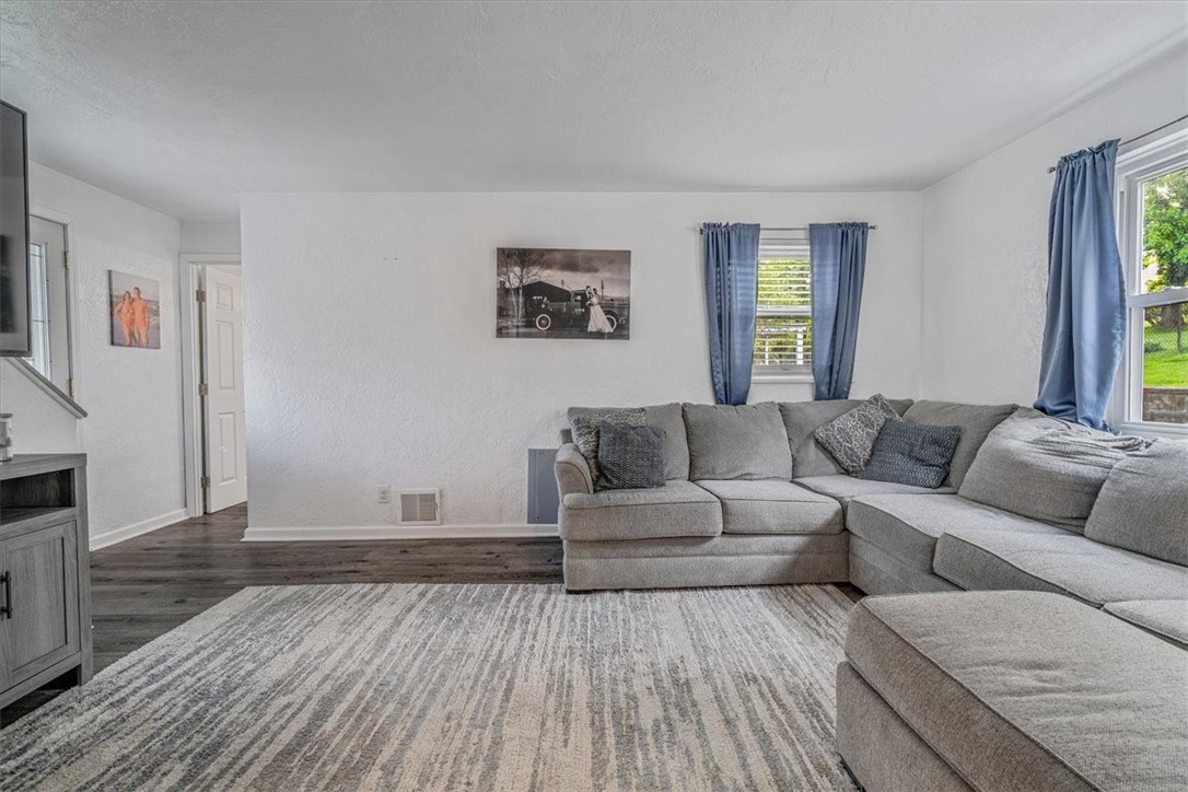5222 Fieldcrest Drive Dr, Whitehall, Pennsylvania image 3