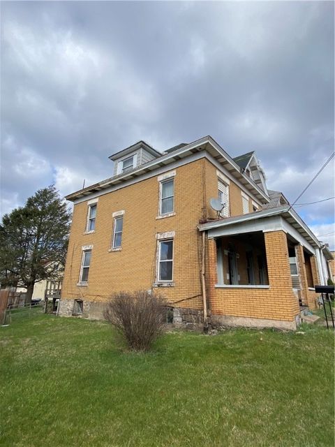 Photo of 3309 Versailles Ave, Mckeesport, PA 15132 (MLS # 1732431)