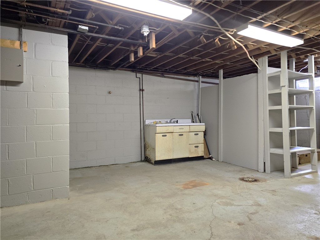 Penn Twp - But, Pennsylvania 16002, United States, ,Commercial,Active,83657