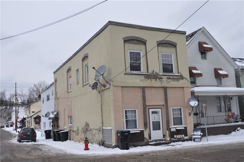 Photo of 701 E 2nd, Tarentum, PA 15084 (MLS # 1736196)