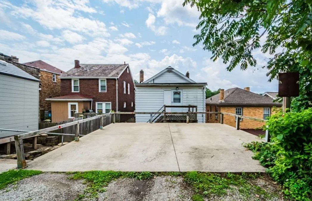 Brentwood, Pennsylvania 15227, United States, 2 Bedrooms Bedrooms, ,1 BathroomBathrooms,Residential,Active,249899