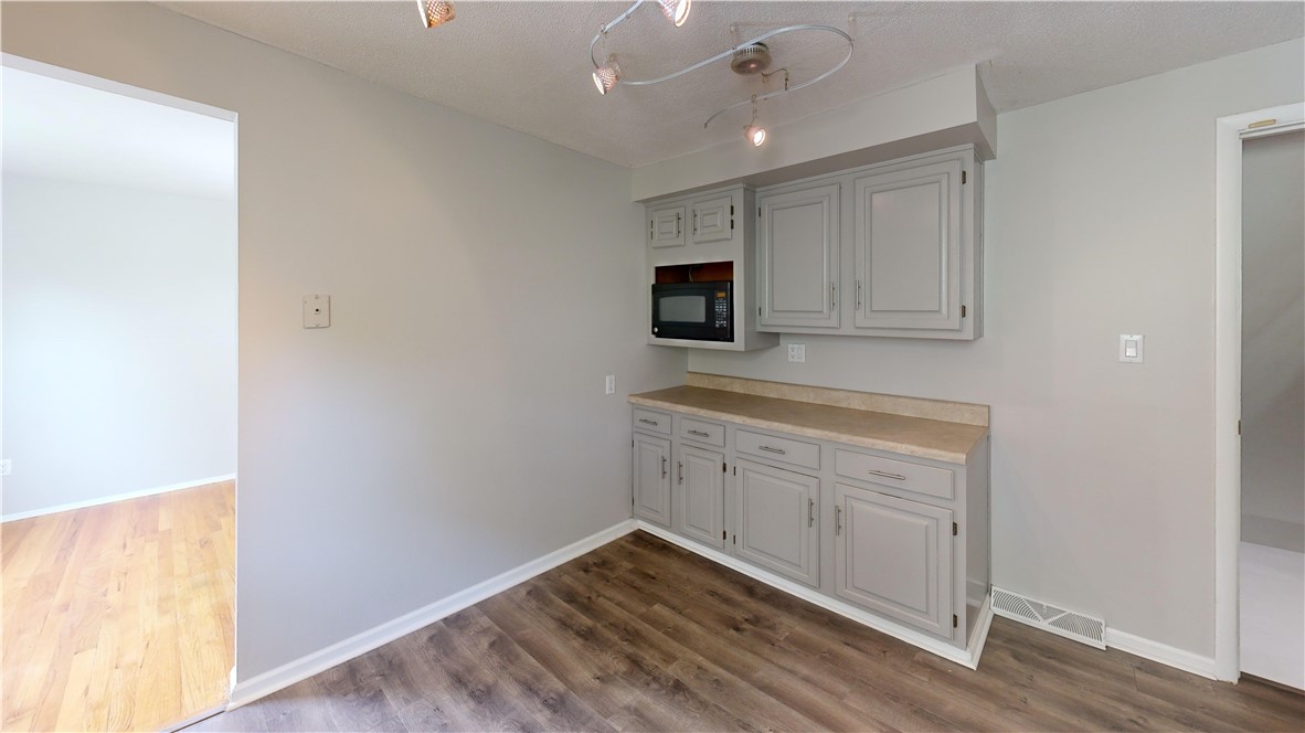 579 Clifton Rd, Bethel Park, Pennsylvania image 16