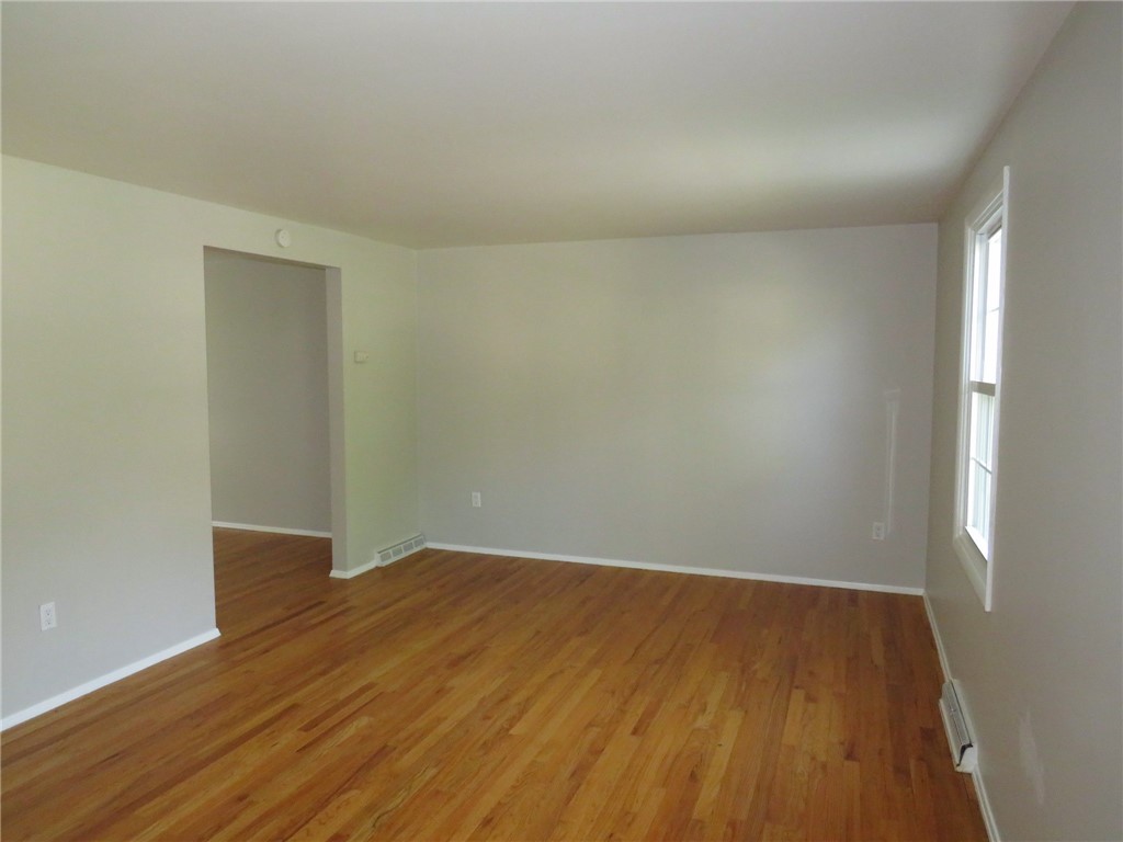 579 Clifton Rd, Bethel Park, Pennsylvania image 2